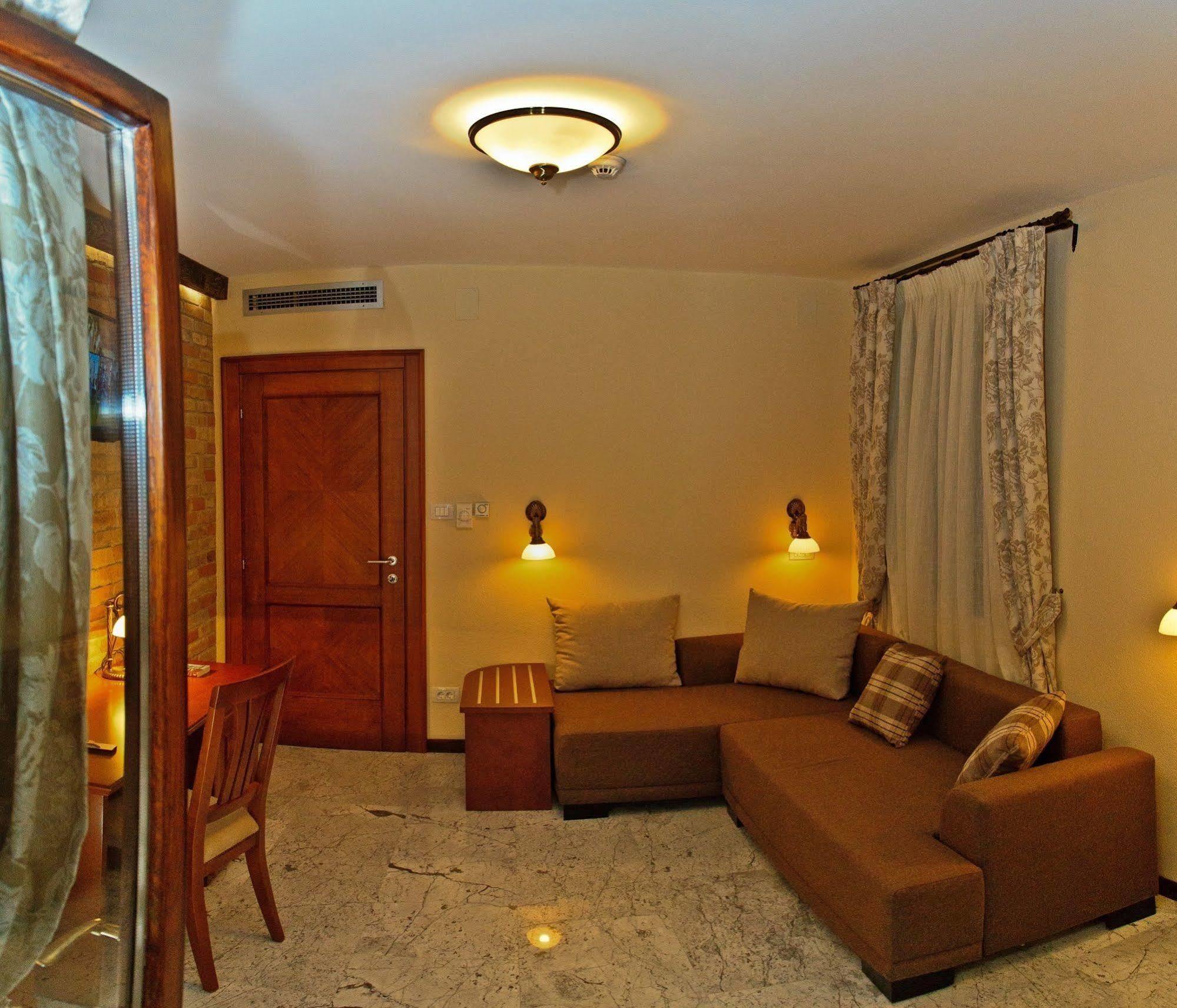 Carrubba 4* Donja Lastva